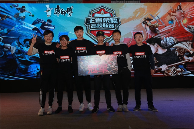 自小展现出 自小展现出